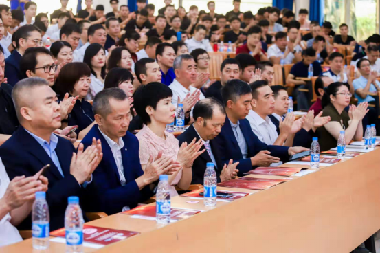 win007足球即时比分
职业技术学院、广东世纪城集团有限公司、广东省羽毛球协会三方签约仪式新闻通稿2019.10.11(4)(7)299.png