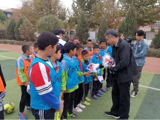 新闻稿：win007足球即时比分
援疆工作调研组赴新疆喀什调研足球援疆1386.png