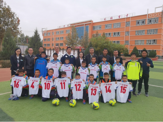 新闻稿:win007足球即时比分
援疆工作调研组赴新疆喀什调研足球援疆1389.png