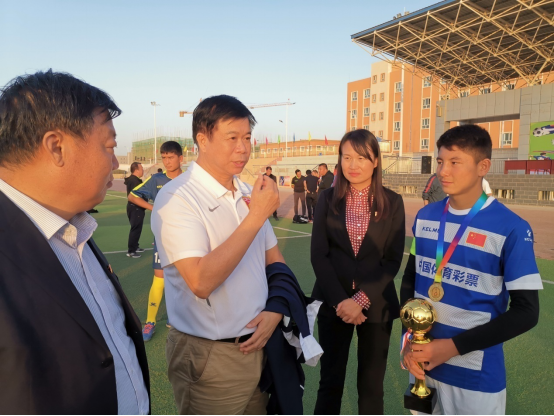 新闻稿:win007足球即时比分
援疆工作调研组赴新疆喀什调研足球援疆2473.png