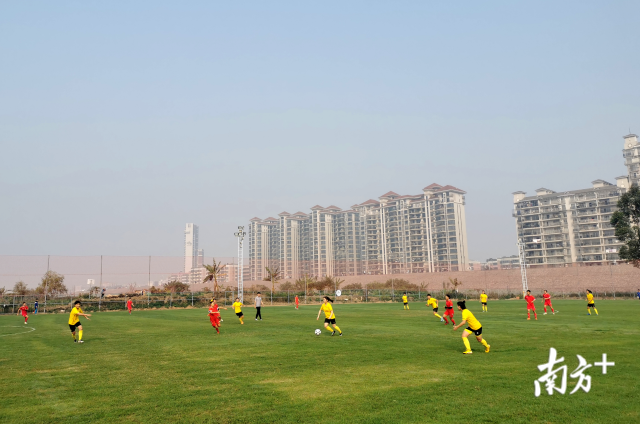  冬训球队在三水威斯汀足球训练基地训练。受访者供图