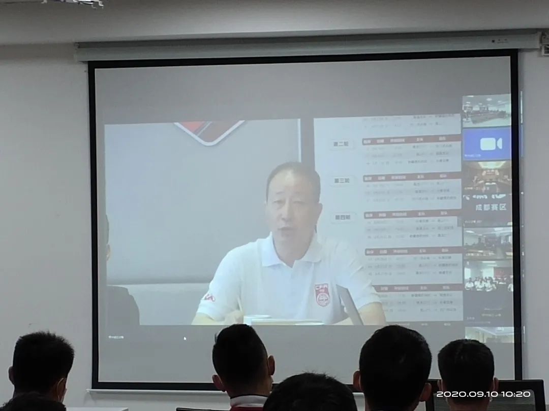 中国足协纪委书记闫占河对赛区人员进行纪律宣讲  ▲