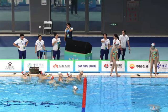 现场观测运动员训练。 现场观测运动员训练。