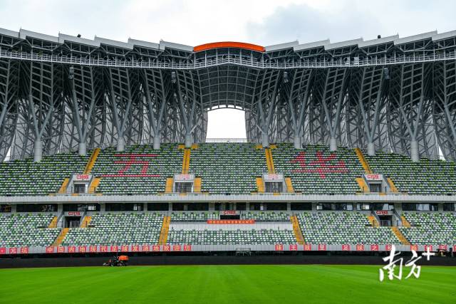 足球已成为梅州第一运动。 南方+ 何森垚 拍摄