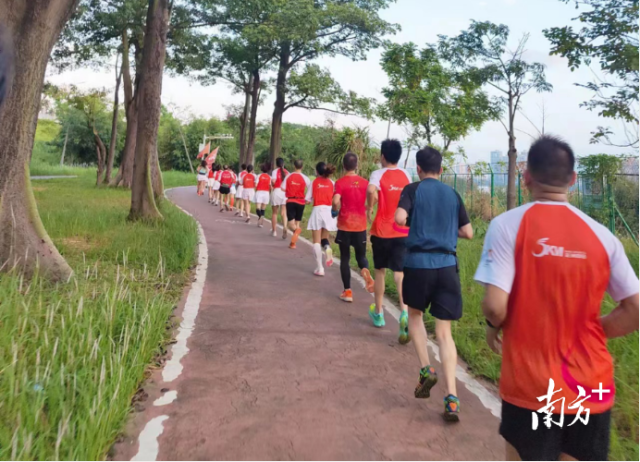 社会体育指导员在企石石崇村开展技能指导服务活动