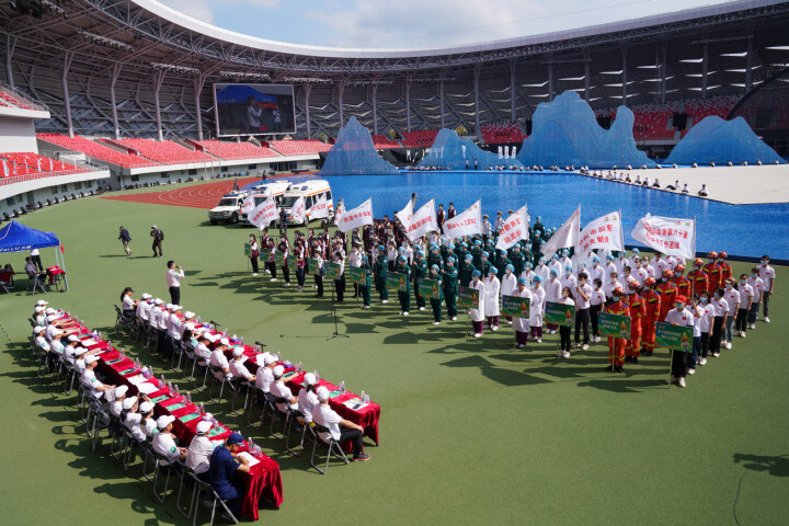 10月30日上午，广东省第十六届运动会暨第九届残疾人运动会疫情防控和医疗保障誓师大会暨应急演练在清远体育中心举行。清远日报记者 邱炜民 摄