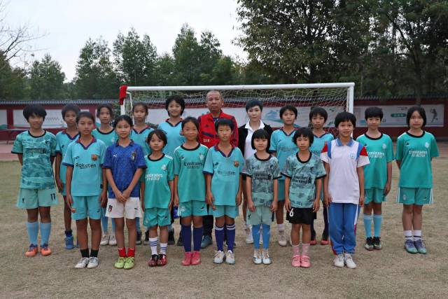 三代人共继赤坎足球情 南方+ 仇敏业 拍摄