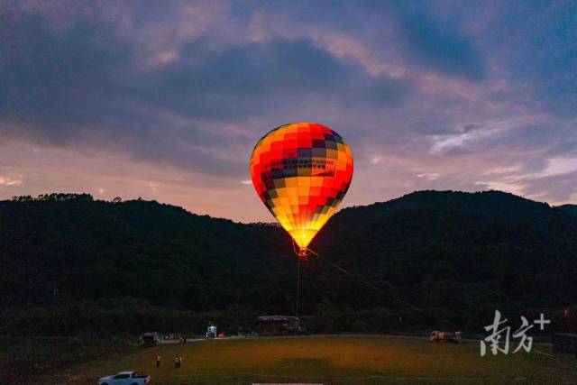 户外运动与旅游融合出新的生活方式。