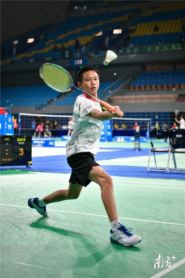 省运会羽毛球比赛中，清远选手黄崇文实力不俗。曾亮超 摄
