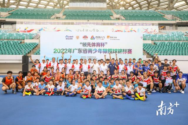 为橄榄球爱好者提供比赛平台。