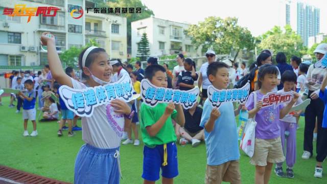 小朋友们积极参与。 小朋友们积极参与。