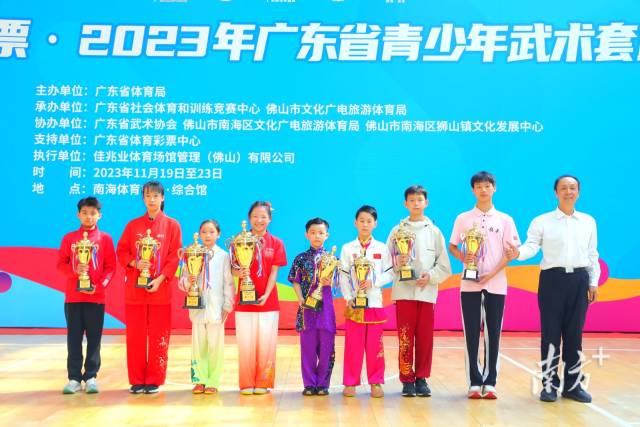 获奖运动员合影 获奖运动员合影