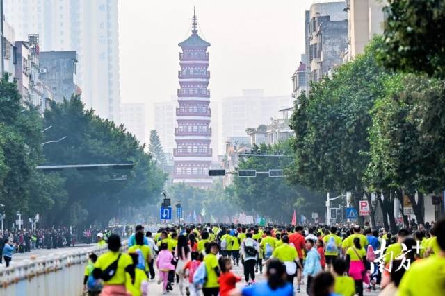 赛道途经慧光塔。 赛道途经慧光塔。