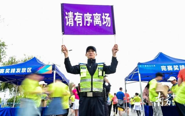 本次赛事在赛道安全方面,投入各类安保力量1600余人。