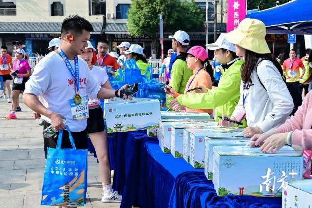 完赛选手可领取农特产大礼包。