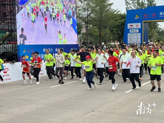 南方+ 梁颖 拍摄