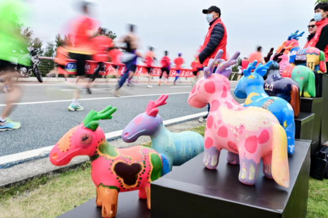 小龙马现身江门马拉松“助威”,氛围感拉满。 小龙马现身江门马拉松“助威”,氛围感拉满。