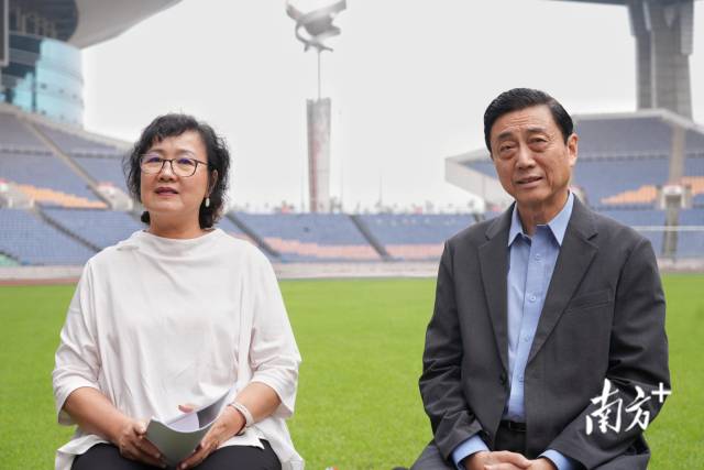 九运会会徽设计者邝丹妮和韩小鹰。