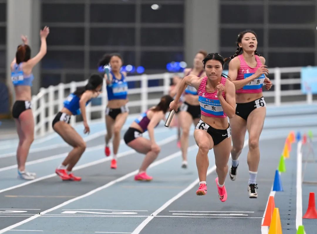 (体育)(5)田径——全国室内锦标赛:女子4X400米赛况XxjpseC007345_20240330_PEPFN0A001.JPG